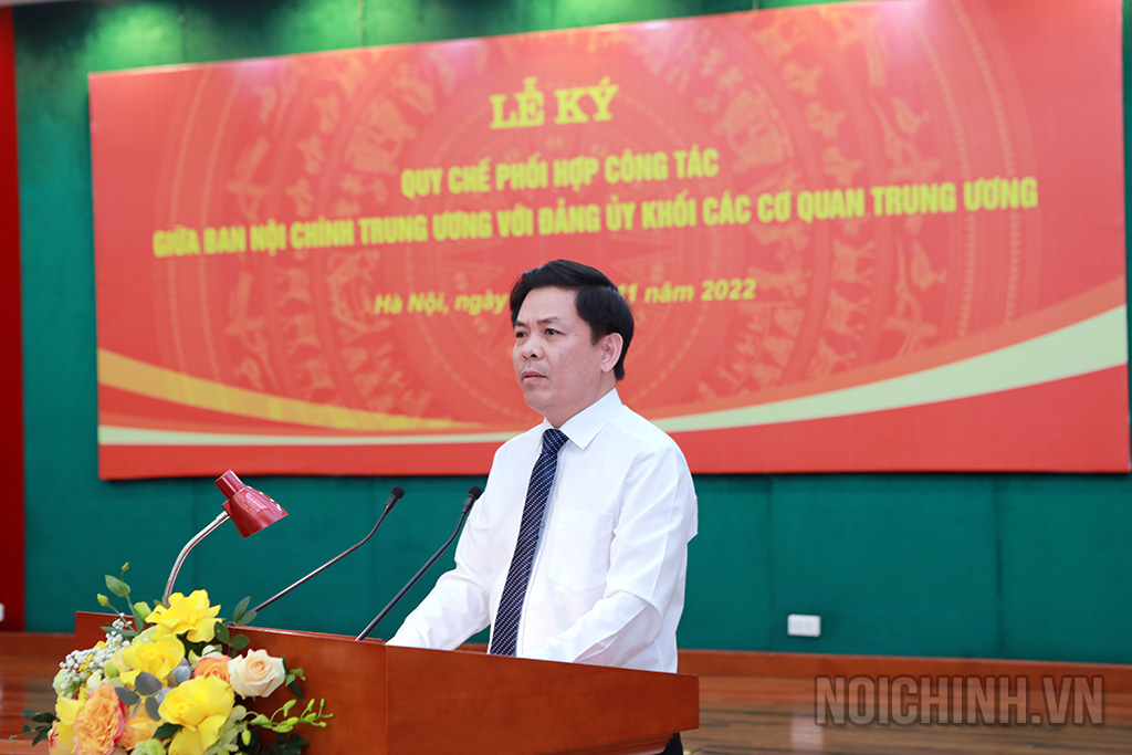 Đồng chí Nguyễn Văn Thể, Ủy viên Trung ương Đảng, Bí thư Đảng ủy Khối các cơ quan Trung ương phát biểu tại Lễ ký