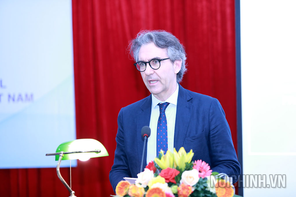 Ông Giorgio Aliberti, Đại sứ phái đoàn Liên minh Châu Âu tại Việt Nam phát biểu tại Hội thảo