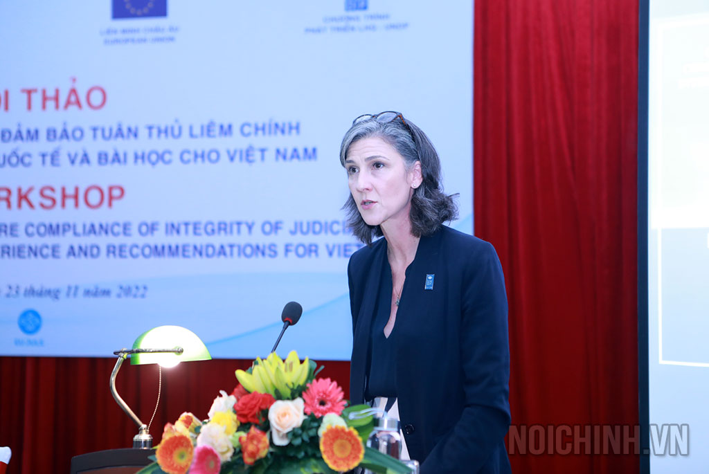 Bà Ramla Khailidi, Trưởng đại diện thường trú Chương trình Liên hợp quốc tại Việt Nam phát biểu tại Hội thảo