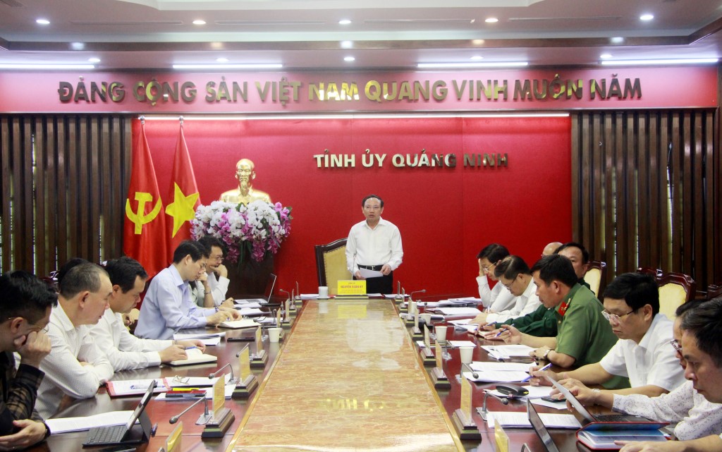 Đồng chí Nguyễn Xuân Ký, Ủy viên Trung ương Đảng, Bí thư Tỉnh ủy, Chủ tịch HĐND tỉnh, chủ trì Hội nghị