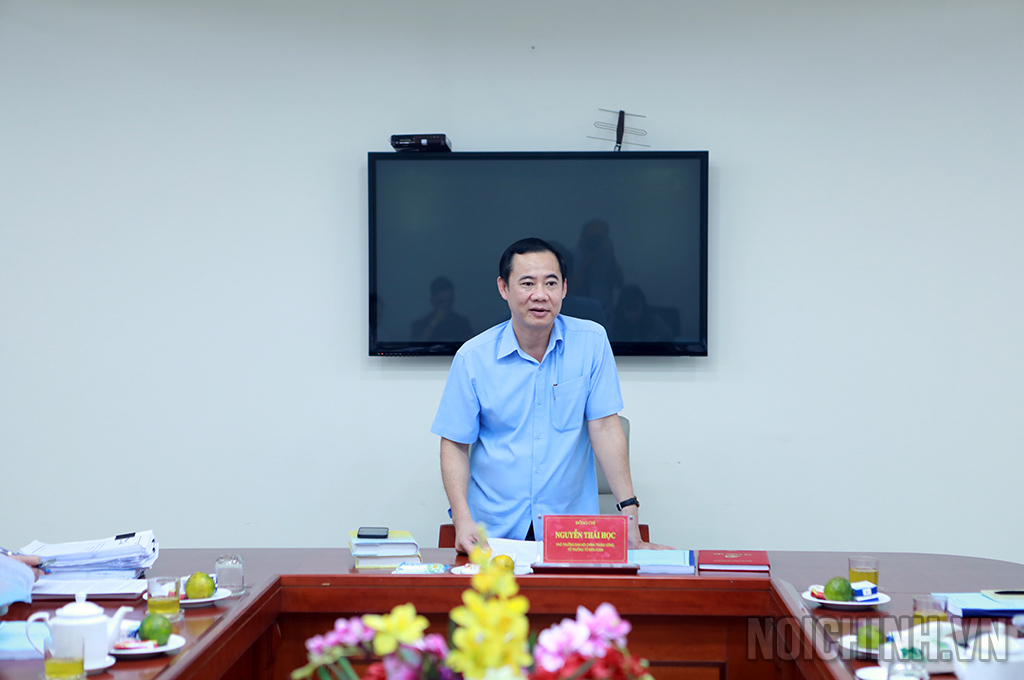 Đồng chí Nguyễn Thái Học, Phó Trưởng Ban Nội chính Trung ương, Tổ trưởng Tổ Biên soạn phát biểu tại cuộc họp