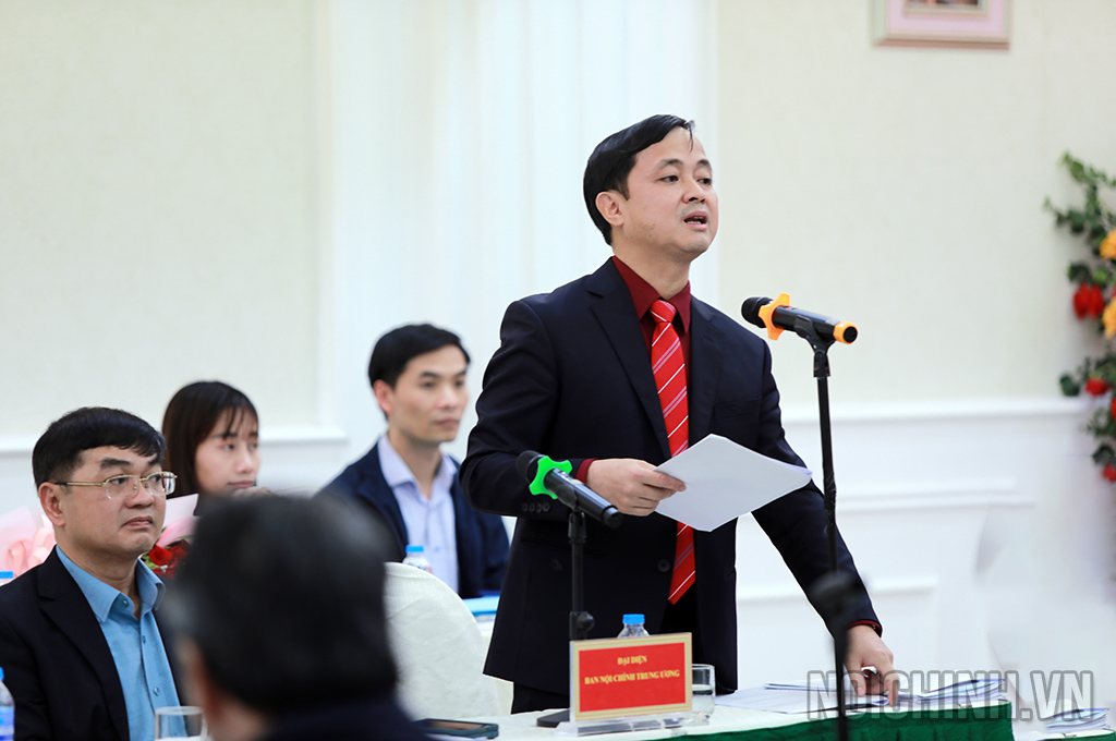 Đồng chí Nguyễn Xuân Trường, Vụ trưởng Vụ Địa phương 1, Ban Nội chính Trung ương phát biểu tại Hội nghị