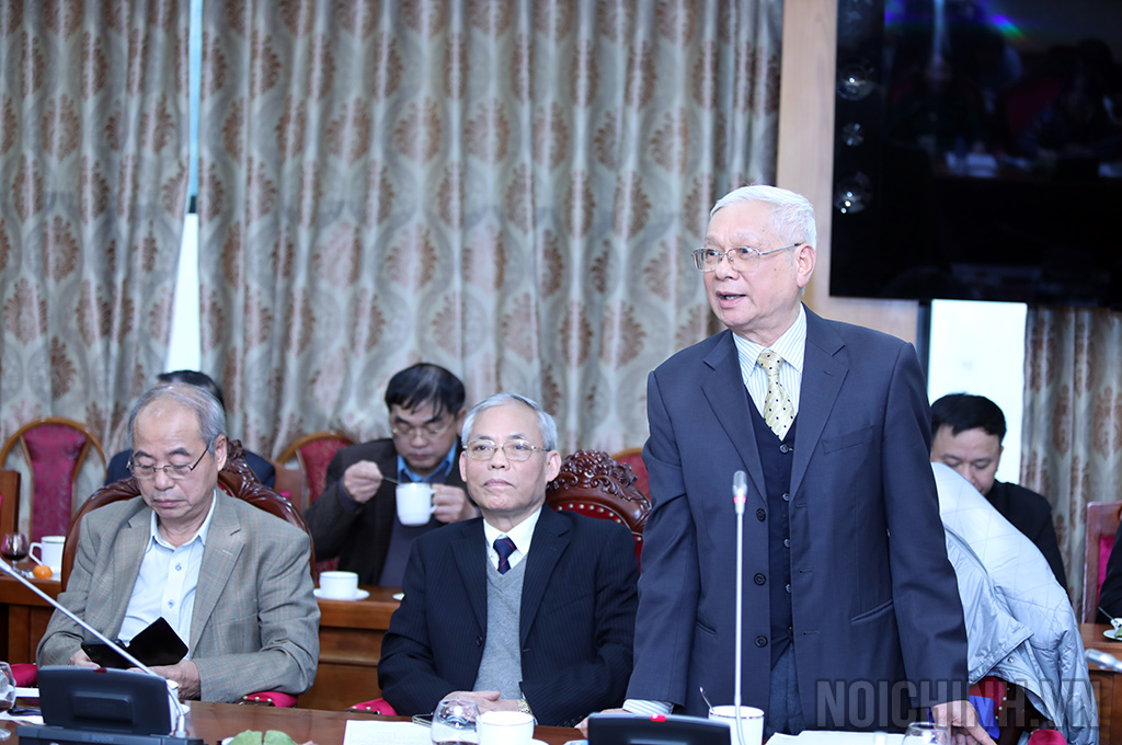 Đồng chí Trịnh Vinh Thịnh, Trưởng Ban Liên lạc báo cáo tình hình hoạt động của Tổ hưu trí trong năm 2022
