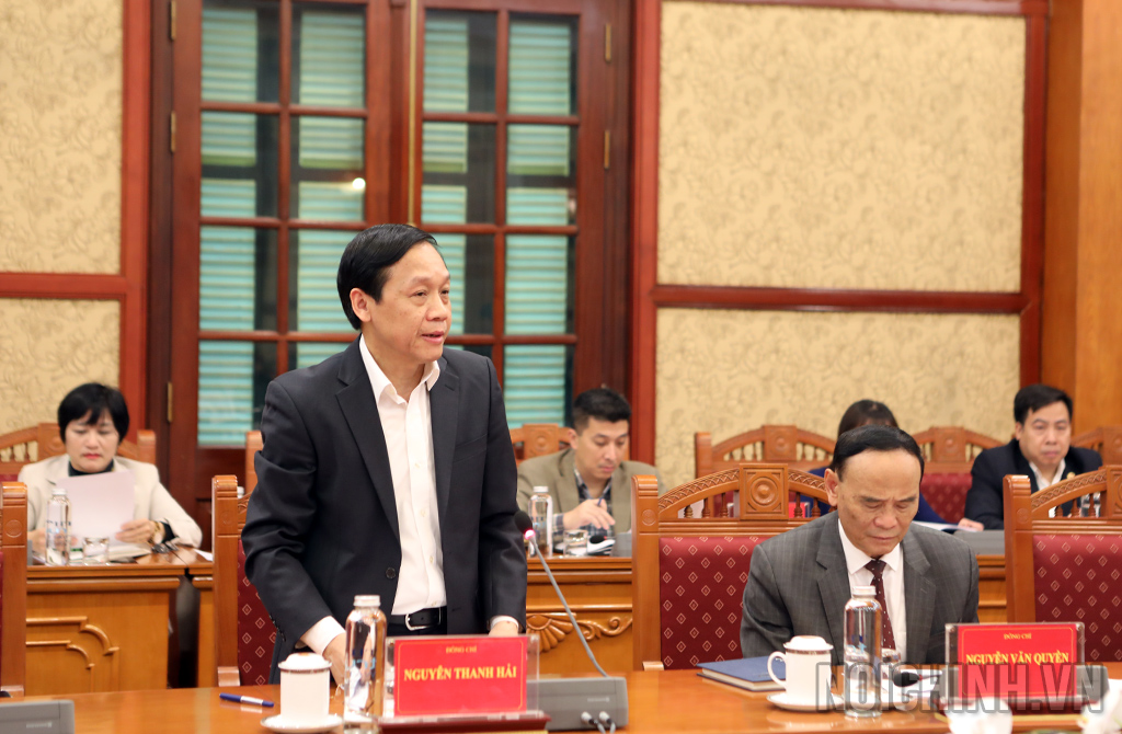Đồng chí Nguyễn Thanh Hải, Phó Trưởng Ban Nội chính Trung ương, Trưởng Ban Thư ký Ban Chỉ đạo Cải cách tư pháp Trung ương trình bày báo cáo tại Phiên họp