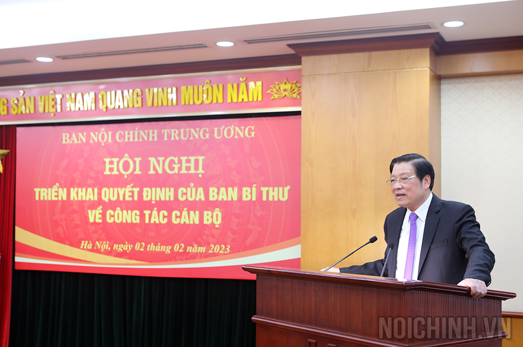 Đồng chí Phan Đình Trạc, Ủy viên Bộ Chính trị, Bí thư Trung ương Đảng, Trưởng Ban Nội chính Trung ương phát biểu tại Hội nghị