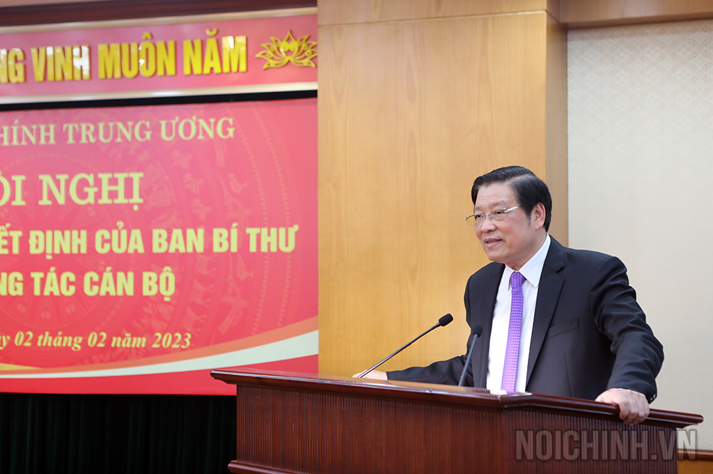 Đồng chí Phan Đình Trạc, Ủy viên Bộ Chính trị, Bí thư Trung ương Đảng, Trưởng Ban Nội chính Trung ương phát biểu tại Hội nghị