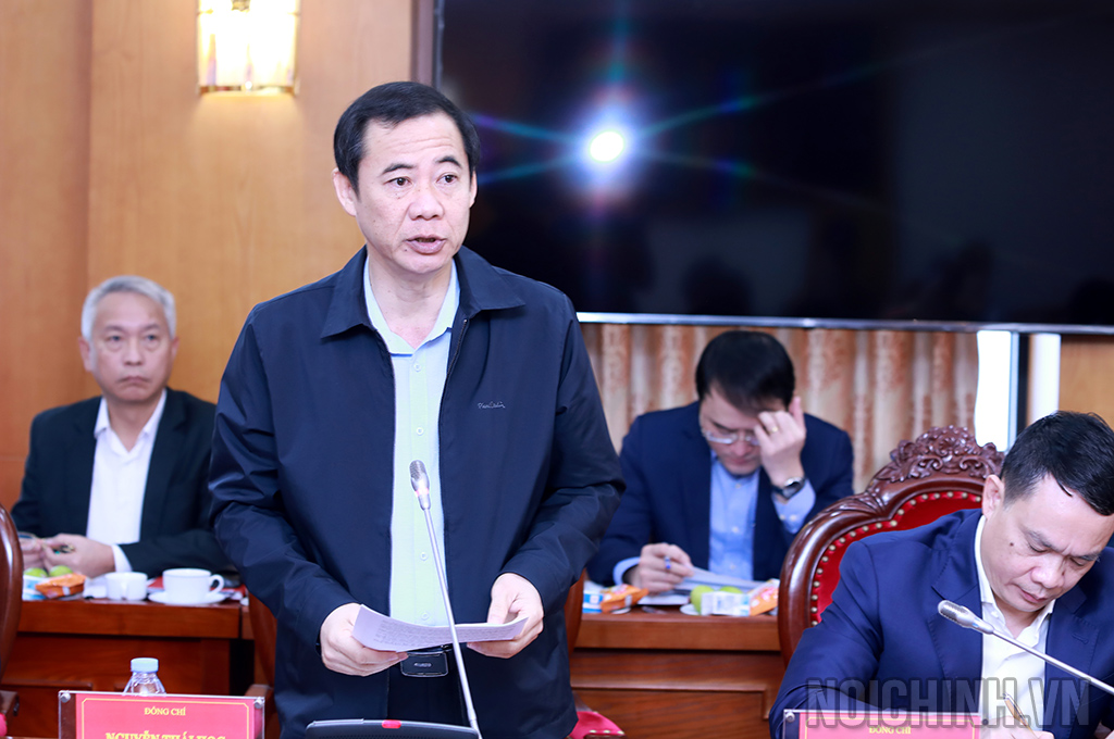 Đồng chí Nguyễn Thái Học, Phó trưởng Ban Nội chính Trung ương trình bày báo cáo tại Hội nghị