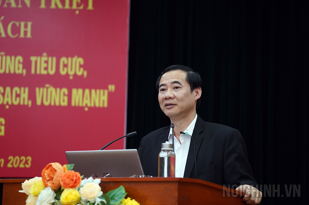 Đồng chí Nguyễn Thái Học, Phó trưởng Ban Nội chính Trung ương, Tổ trưởng Tổ Biên soạn Cuốn sách giới thiệu nội dung cốt lõi của Cuốn sách