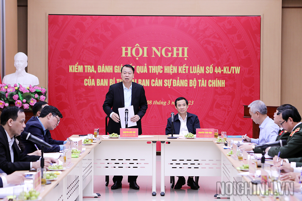 Đồng chí Nguyễn Đức Chi, Ủy viên Ban Cán sự Đảng, Thứ trưởng Bộ Tài chính phát biểu tại Hội nghị