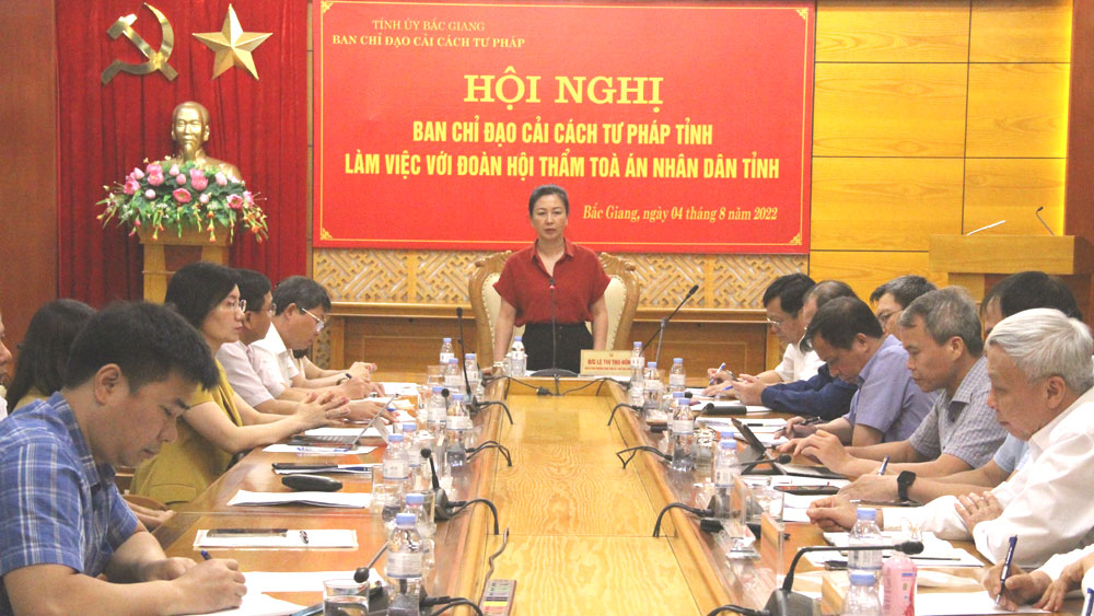 Hội nghị Ban Chỉ đạo Cải cách tư pháp tỉnh làm việc với Đoàn Hội thẩm TAND tỉnh ngày 04/8/2022 (ảnh minh họa, nguồn baobacgiang.com.vn)