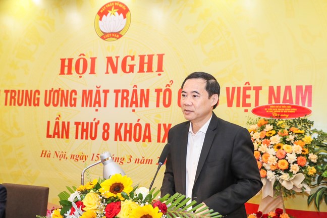 Đồng chí Nguyễn Thái Học, Phó Trưởng Ban Nội chính Trung ương giới thiệu nội dung cuốn sách tại Tọa đàm