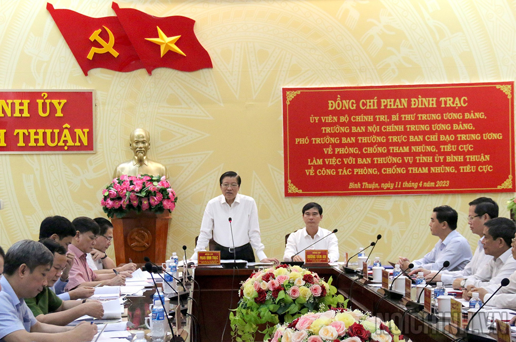 Đồng chí Phan Đình Trạc, Ủy viên Bộ Chính trị, Bí thư Trung ương Đảng, Trưởng Ban Nội chính Trung ương phát biểu tại buổi làm việc