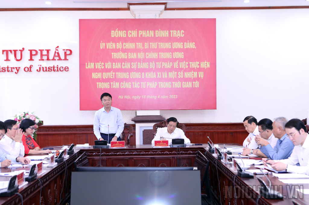 Đồng chí Lê Thành Long, Ủy viên Trung ương Đảng, Bộ trưởng, Bí thư Ban cán sự đảng Bộ Tư pháp phát biểu