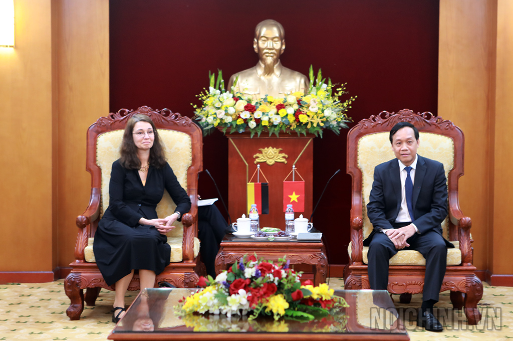 Đồng chí Nguyễn Thanh Hải, Phó trưởng Ban Nội chính Trung ương và bà Angelika Schluck Quốc vụ khanh Bộ Tư pháp Cộng hòa Liên bang Đức tại buổi tiếp