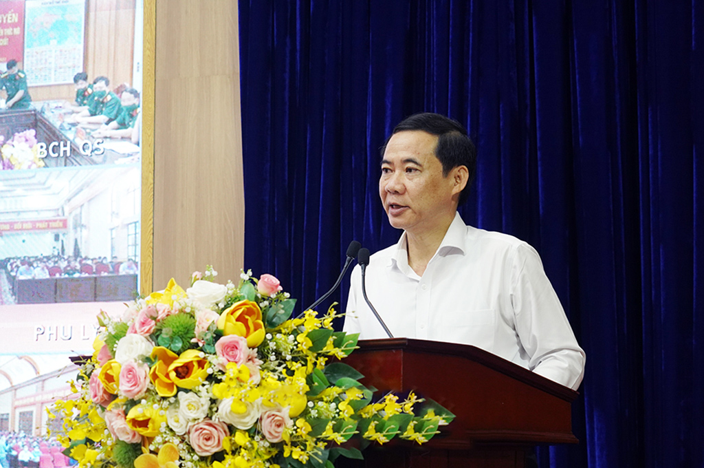 Đồng chí Nguyễn Thái Học, Phó Trưởng Ban Nội chính Trung ương giới thiệu Cuốn sách tại Hội nghị