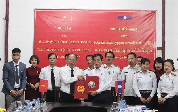 Tòa án nhân dân tỉnh Điện Biên và Tòa án nhân dân tỉnh Luông-pha-bang, CHDCND Lào ký biên bản về hợp tác, trao đổi kinh nghiệm, thông tin về hoạt động phòng, chống tội phạm và công tác xét xử  (tháng 4/2023)