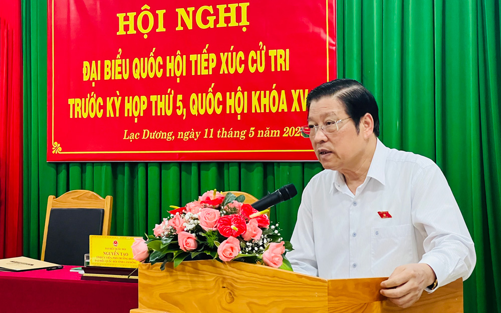 Đồng chí Phan Đình Trạc, Ủy viên Bộ Chính trị, Bí thư Trung ương Đảng, Trưởng Ban Nội chính Trung ương phát biểu tại buổi tiếp xúc của tri