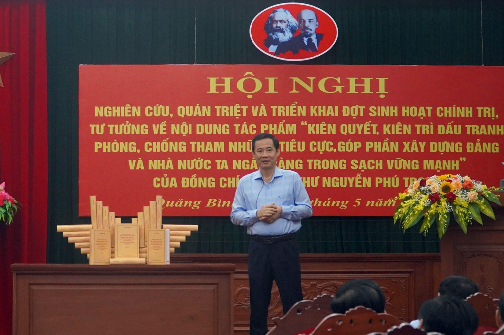 Đồng chí Nguyễn Thái Học, Phó Trưởng Ban Nội chính Trung ương phổ biến, quán triệt nội dung cốt lõi Cuốn sách tại Hội nghị