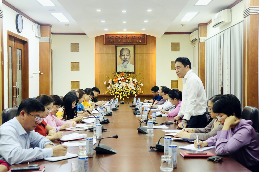 Quang cảnh cuộc họp giao ban tháng 4/2023 của Thường trực Tỉnh ủy Khánh Hòa