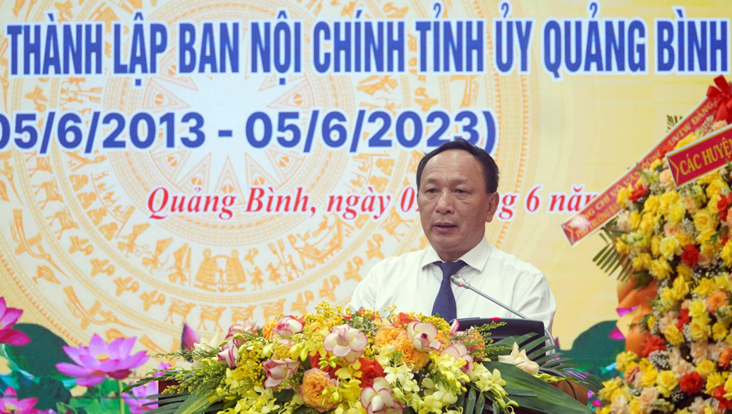 Đồng chí Trần Hải Châu, Phó Bí thư Thường trực Tỉnh ủy phát biểu chúc mừng tại Lễ kỷ niệm