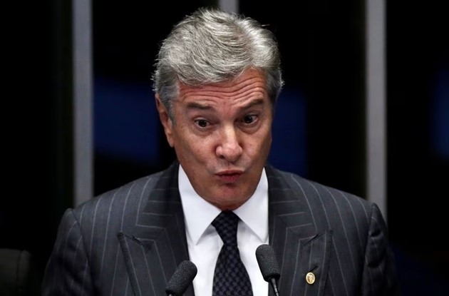 Thượng nghị sĩ Fernando Collor de Mello phát biểu trong một phiên bỏ phiếu về việc luận tội Tổng thống Dilma Rousseff ở Brasilia, Brazil, ngày 11/5/2016. Ảnh: REUTERS/Ueslei Marcelino