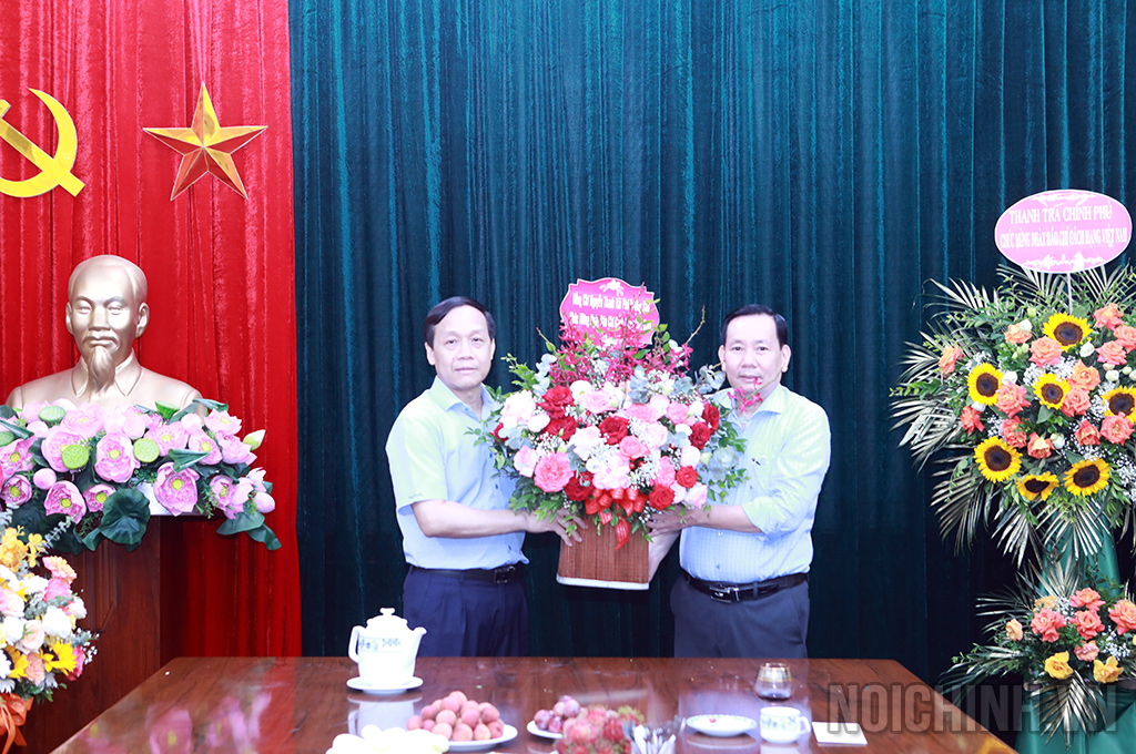 Đồng chí Nguyễn Thanh Hải, Phó Trưởng Ban Nội chính Trung ương chúc mừng Tạp chí Nội chính