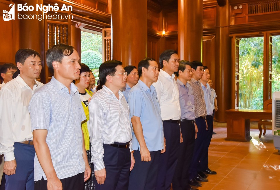 Đoàn đại biểu Ban Nội chính Trung ương và Cụm thi đua số II tưởng niệm Chủ tịch Hồ Chí Minh