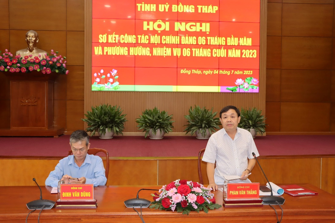 Đồng chí Phan Văn Thắng, Phó Bí thư Thường trực Tỉnh ủy phát biểu tại Hội nghị