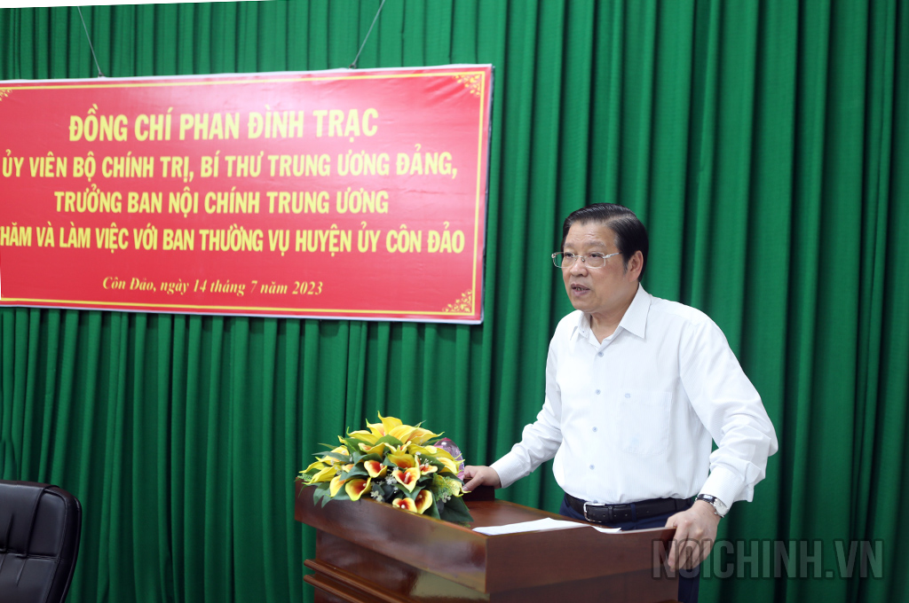 Đồng chí Phan Đình Trạc, Ủy viên Bộ Chính trị, Bí thư Trung ương Đảng, Trưởng Ban Nội chính Trung ương phát biểu tại buổi làm việc