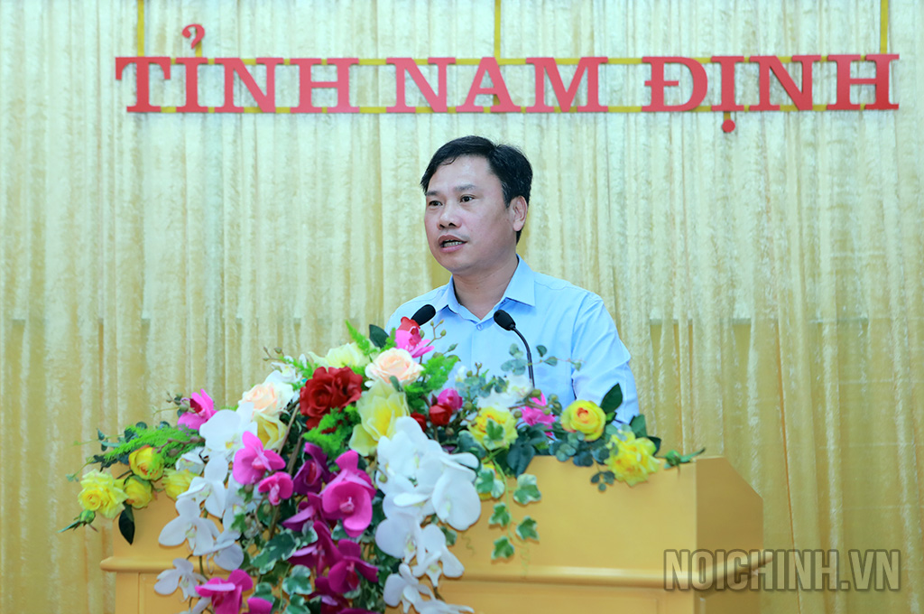 Đồng chí Hoàng Nguyên Dự, Ủy viên Ban Thường vụ Tỉnh ủy, Trưởng Ban Nội chính Tỉnh ủy Nam Định trình bày báo cáo tại buổi làm việc