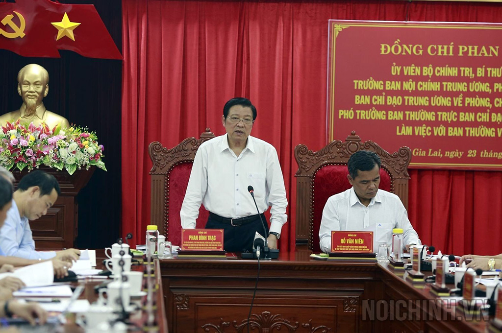 Đồng chí Phan Đình Trạc, Ủy viên Bộ Chính trị, Bí thư Trung ương Đảng, Trưởng Ban Nội chính Trung ương phát biểu tại buổi làm việc 