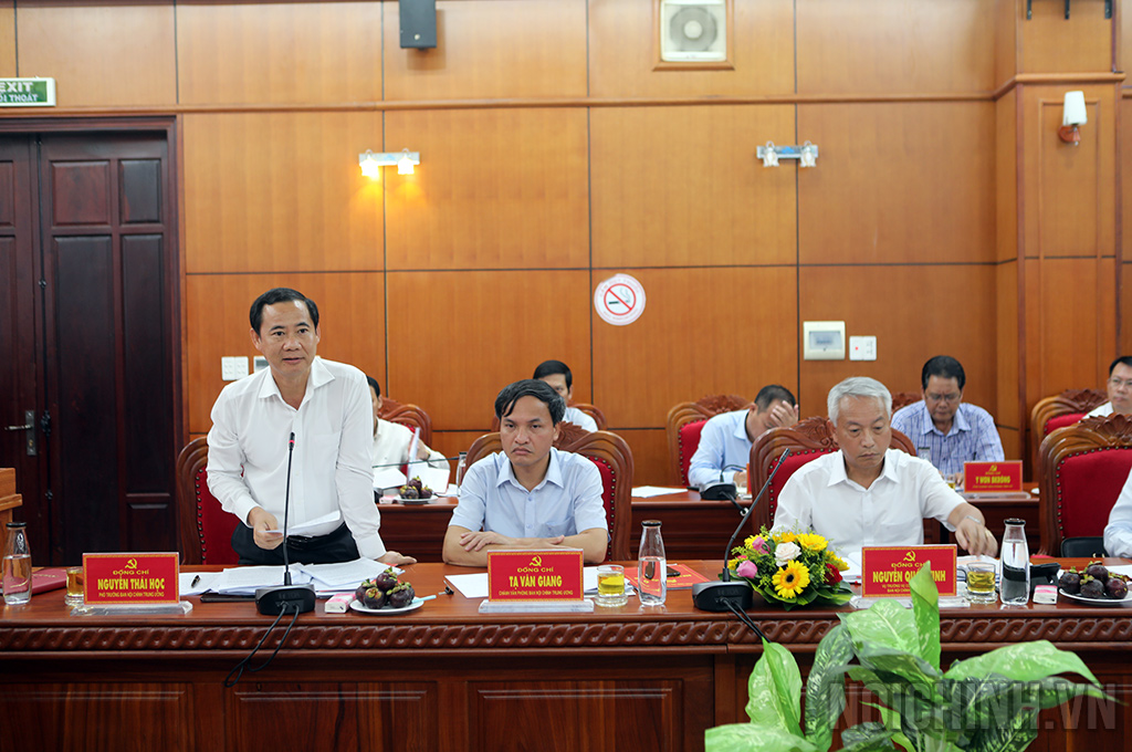 Đồng chí Nguyễn Thái Học, Phó Trưởng Ban Nội chính Trung ương phát biểu tại buổi làm việc