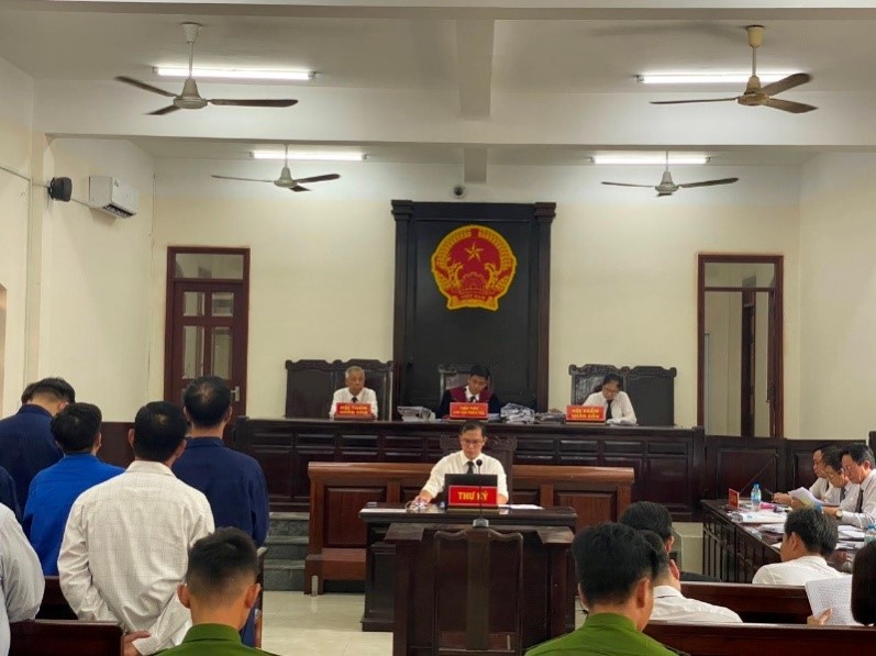 Tòa án nhân dân tỉnh Đồng Nai xét xử bị cáo Lê Viết Hưng, nguyên Giám đốc Sở Tài nguyên và Môi trường cùng 12 đồng phạm về tội  