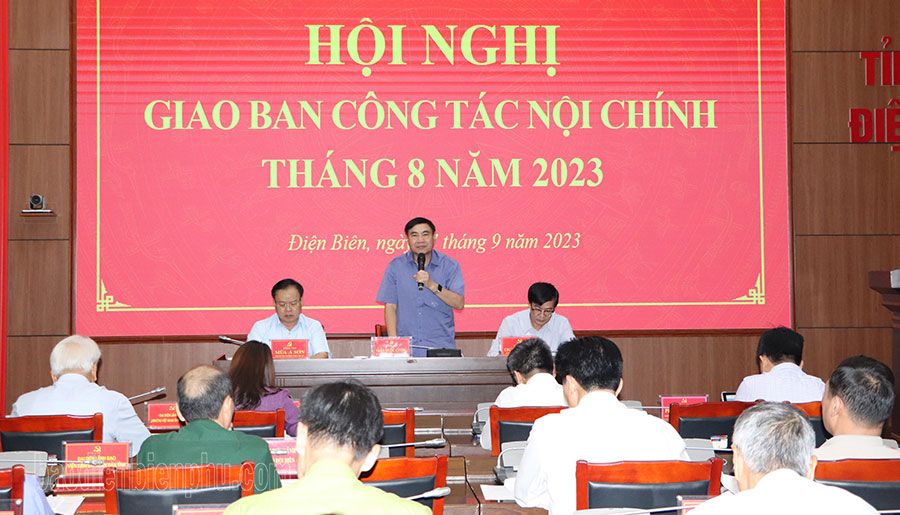 Đồng chí Trần Quốc Cường, Ủy viên Trung ương Đảng, Bí thư Tỉnh ủy phát biểu tại Hội nghị