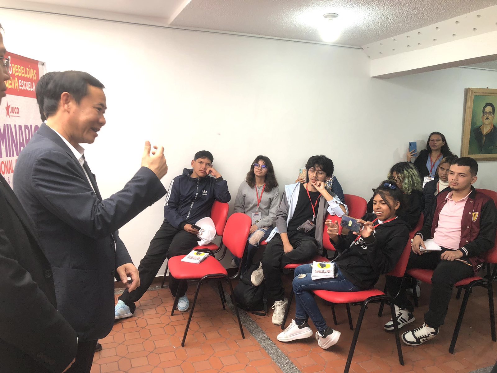 Đồng chí Nguyễn Thái Học, Phó Trưởng Ban Nội chính Trung ương nói chuyện với đoàn viên khối trường học thuộc Đoàn Thanh niên PCC