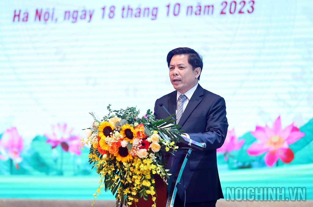 Đồng chí Nguyễn Văn Thể, Ủy viên Trung ương Đảng, Bí thư Đảng ủy Khối các cơ quan Trung ương phát biểu 