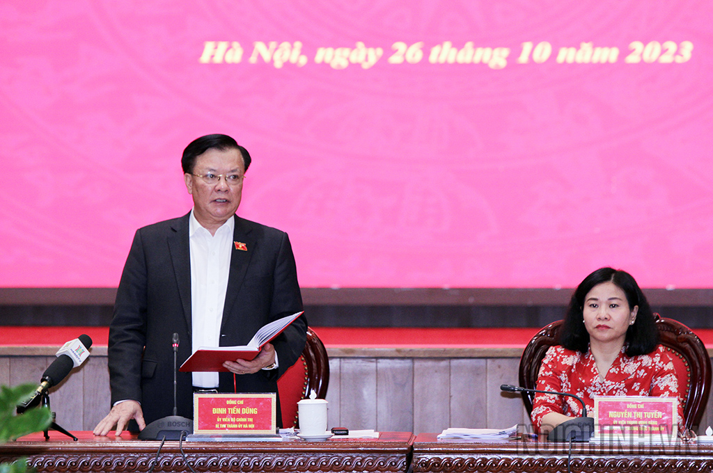 Đồng chí Đinh Tiến Dũng, Ủy viên Bộ Chính trị, Bí thư Thành ủy Hà Nội phát biểu tại Hội nghị