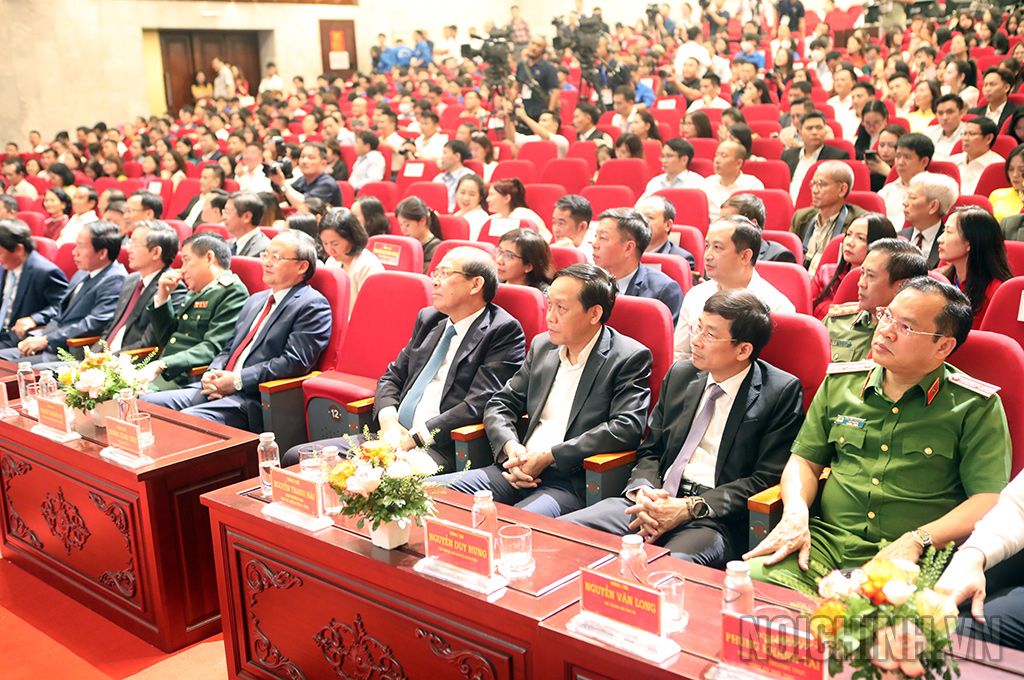 Đồng chí Nguyễn Thanh Hải, Phó Trưởng Ban Nội chính Trung ương và đại biểu dự Lễ trao giải