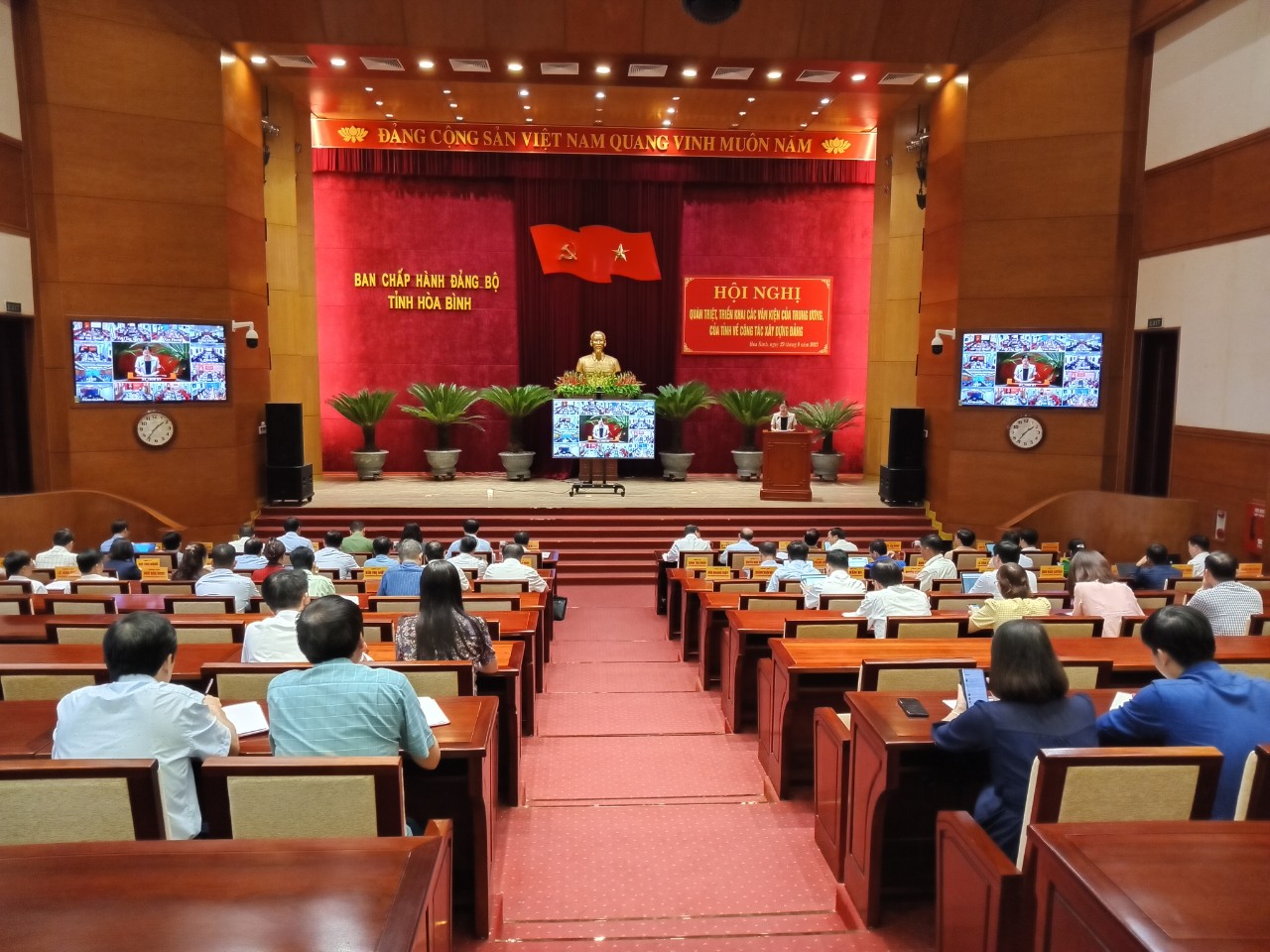 Hội nghị quán triệt triển khai các văn kiện của Trung ương về công tác xây dựng đảng tỉnh Hòa Bình