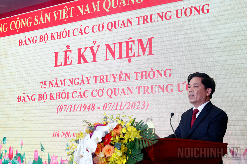 Đồng chí Nguyễn Văn Thể, Ủy viên Trung ương Đảng, Bí thư Đảng ủy Khối các cơ quan Trung ương trình bày diễn văn tại Lễ Kỷ niệm