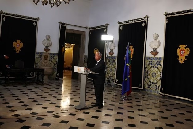Tổng thống Bồ Đào Nha Marcelo Rebelo de Sousa phát biểu trước toàn dân về cuộc tổng tuyển cử sớm dự kiến vào ngày 10/3, tại Lisbon, ngày 9/11/2023. Ảnh: REUTERS/Pedro Nunes