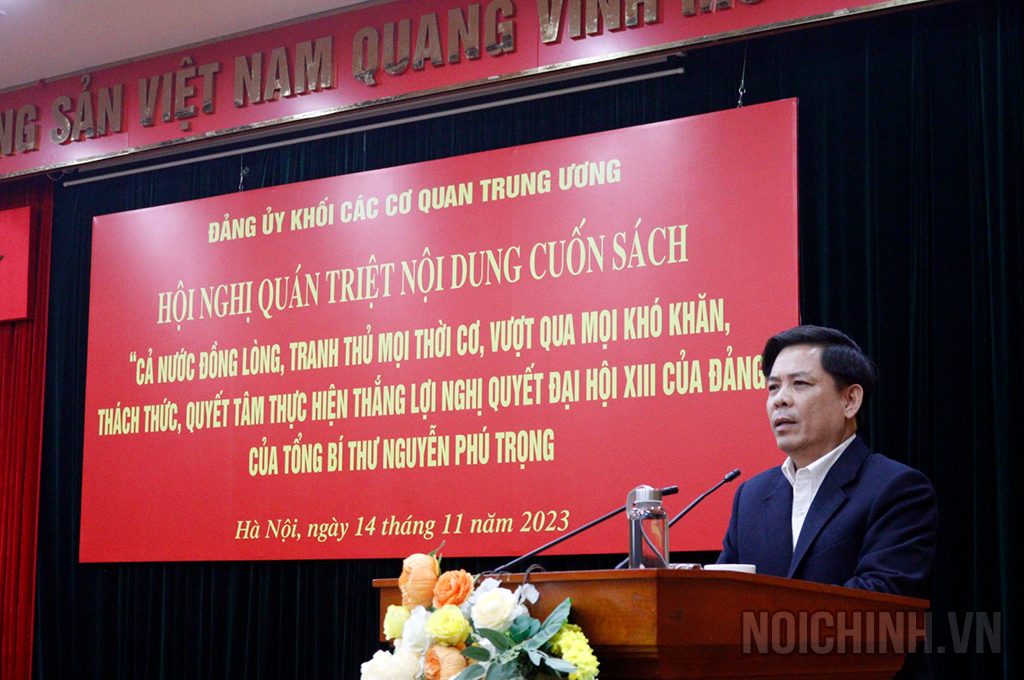 Đồng chí Nguyễn Văn Thể, Ủy viên Trung ương Đảng, Bí thư Đảng ủy Khối các cơ quan Trung ương phát biểu tại Hội nghị
