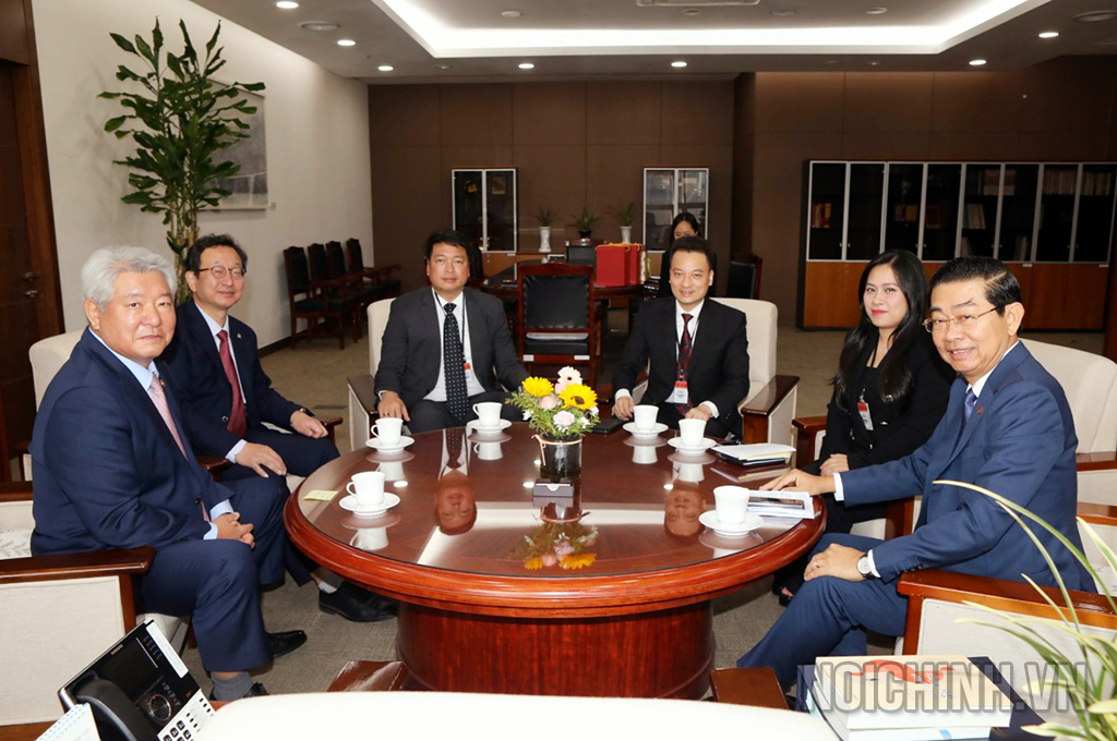 Ngài Kim-Hong-IL, Chủ tịch và Ngài Chung-Seung-Yun, Phó Chủ tịch ACRC tiếp và làm việc với Đoàn Công tác