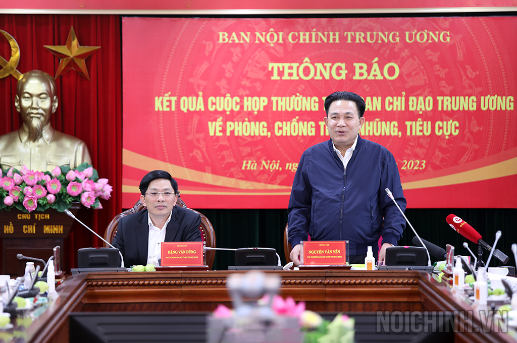 Đồng chí Nguyễn Văn Yên, Phó Trưởng Ban Nội chính Trung ương trả lời các câu hỏi của phóng viên tham dự buổi làm việc