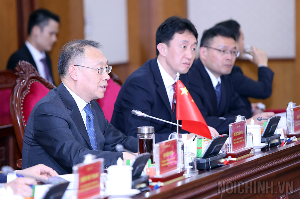 Đồng chí Dương Xuân Lôi, Phó Tổng Thư ký Ủy ban Chính pháp Trung ương Đảng Cộng sản Trung Quốc phát biểu tại Hội đàm