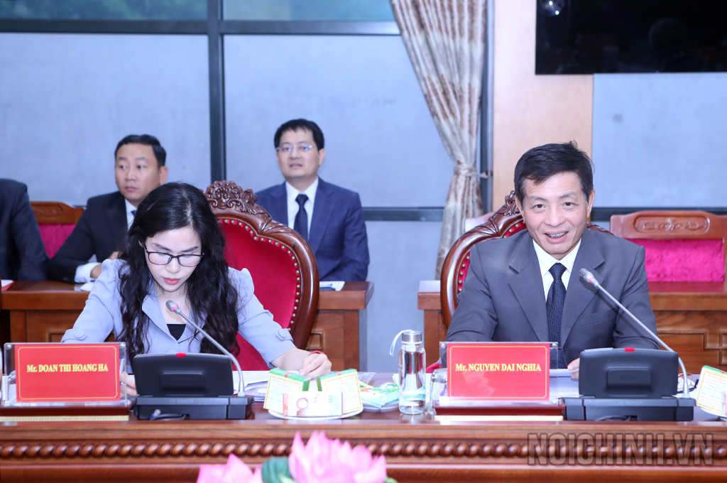 Đồng chí Nguyễn Đại Nghĩa, Vụ trưởng Vụ Tổ chức cán bộ, Ban Nội chính Trung ương trình bày dự thảo Kế hoạch triển khai Bản ghi nhớ hợp tác giữa Ban Nội chính Trung ương và Ủy ban Chính pháp Trung ương Đảng Cộng sản Trung Quốc giai đoạn 2023-2027