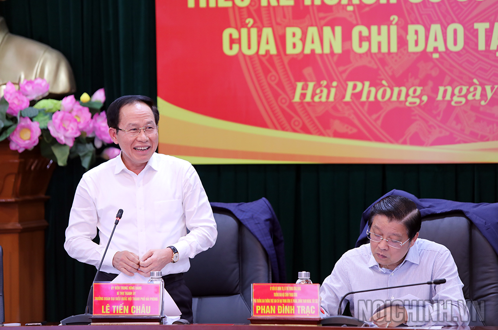 Đồng chí Lê Tiến Châu, Ủy viên Trung ương Đảng, Bí thư Thành ủy, Trưởng Ban Chỉ đạo phòng, chống tham nhũng, tiêu cực Thành phố Hải Phòng phát biểu tại Hội nghị
