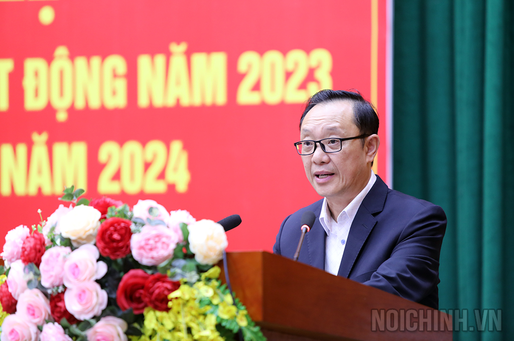 Đồng chí Thào Hồng Sơn Phó Bí thư thường trực Tỉnh ủy, Chủ tịch HĐND tỉnh Hà Giang phát biểu tại Hội nghị