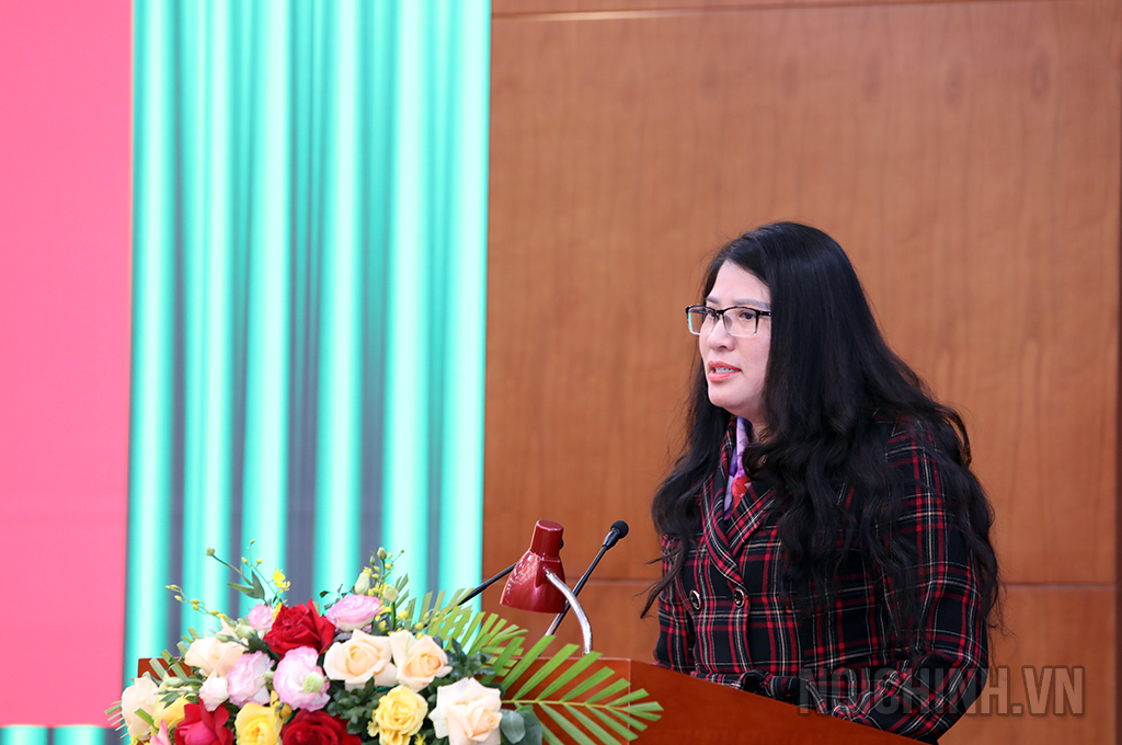 Đồng chí Trương Thị Văn, Phó Tổng Biên tập Tạp chí Nội chính