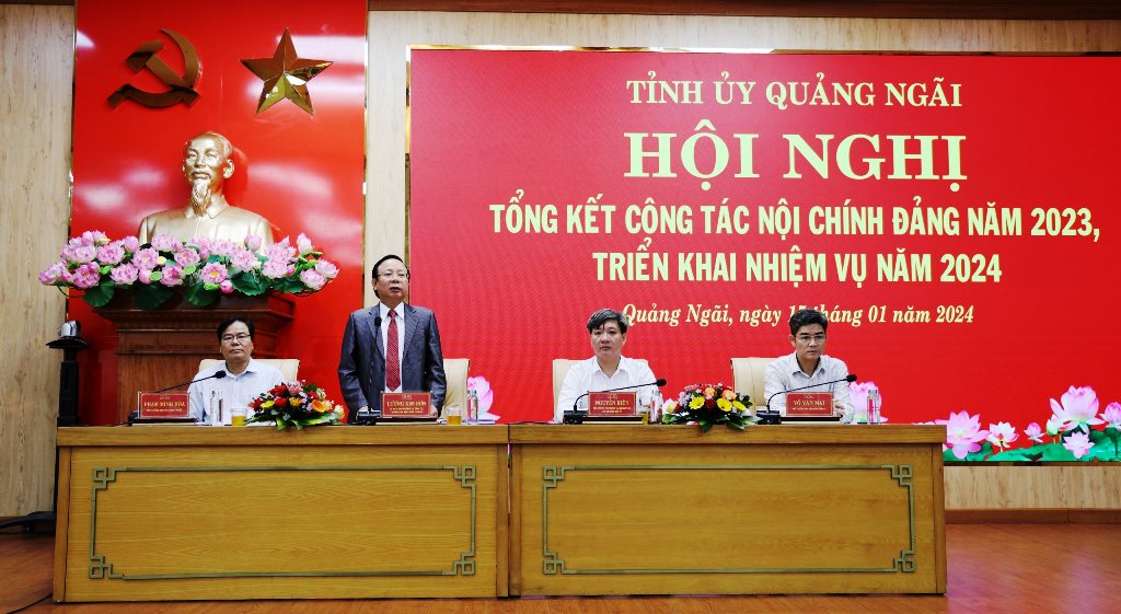 Đồng chí Lương Kim Sơn, Ủy viên Ban Thường vụ, Trưởng Ban Nội chính Tỉnh ủy Quảng Ngãi phát biểu tại Hội nghị
